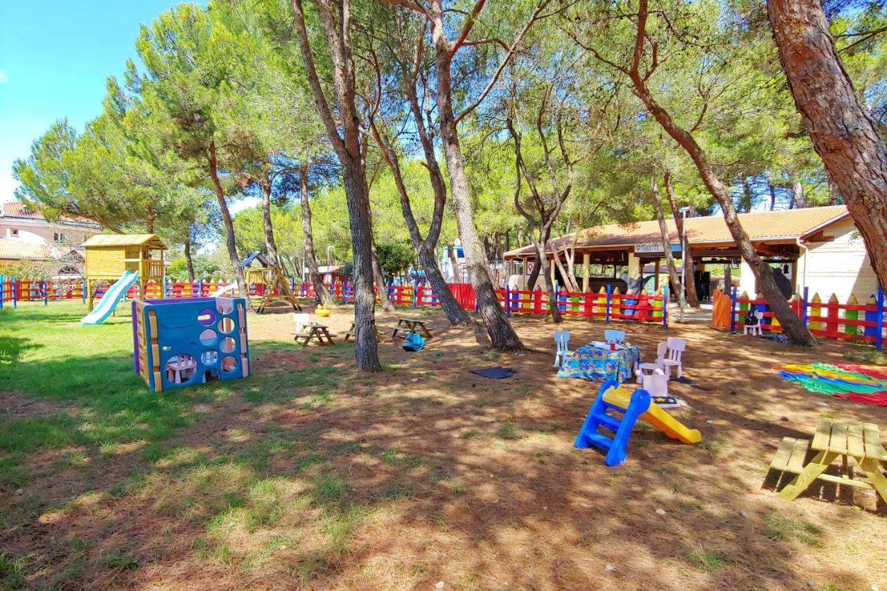 Happy Camp Mobile Homes In Centro Vacanze Bi Village Fažana Екстериор снимка