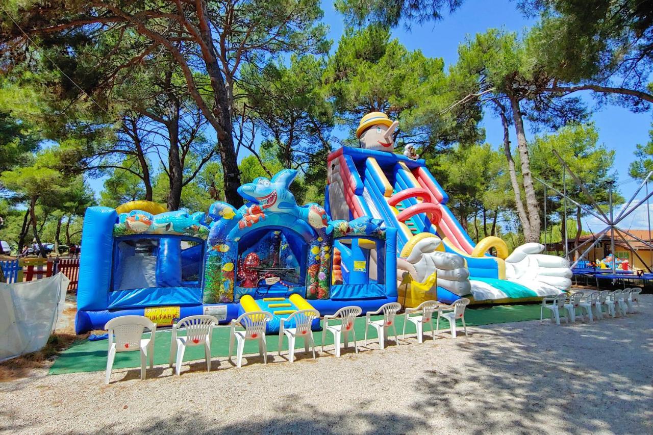 Happy Camp Mobile Homes In Centro Vacanze Bi Village Fažana Екстериор снимка