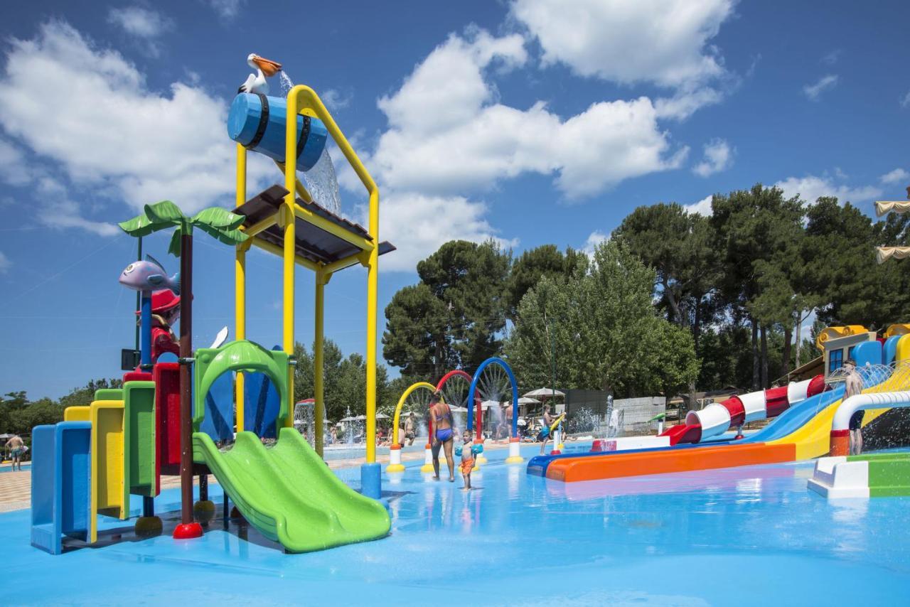 Happy Camp Mobile Homes In Centro Vacanze Bi Village Fažana Екстериор снимка