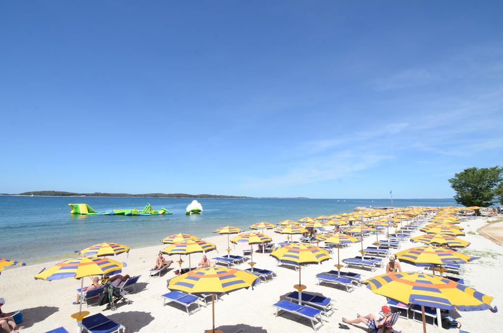 Happy Camp Mobile Homes In Centro Vacanze Bi Village Fažana Екстериор снимка